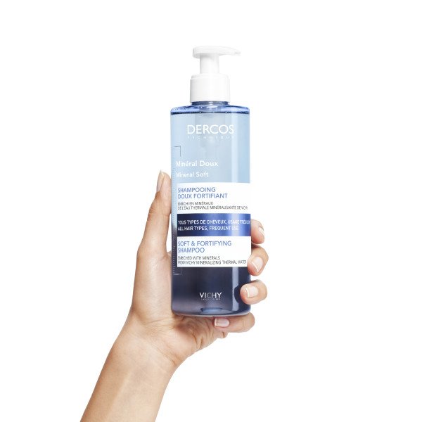 Holding DERCOS Mineral Soft - Soft and Fortifying Shampoo